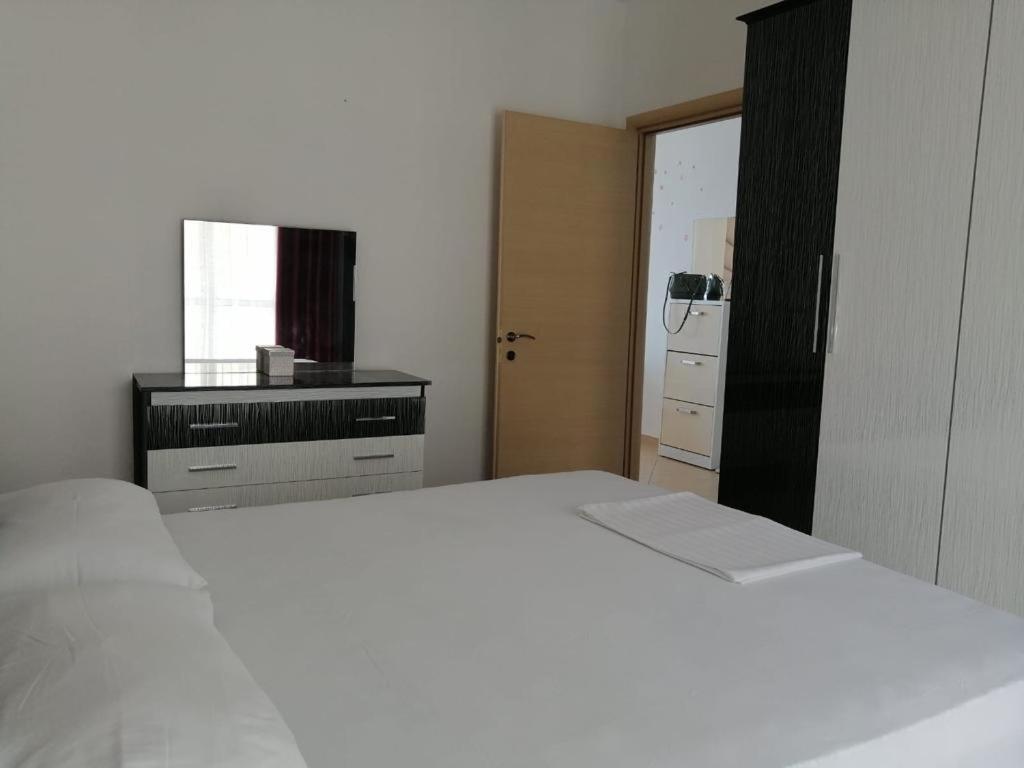 Bilal Golemi Sea View Apartment Sarandë Esterno foto